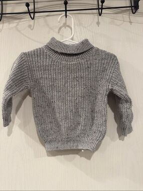 Cozy thick knitted baby sweater 6-9 months